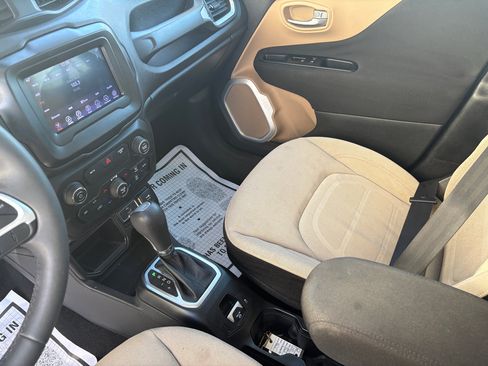 Used 2018 Jeep Renegade Latitude image 8