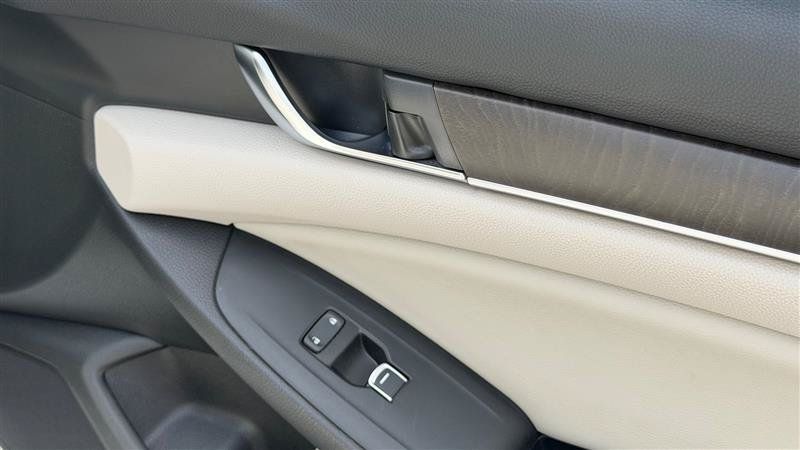 Used 2018 Honda Accord EX image 34