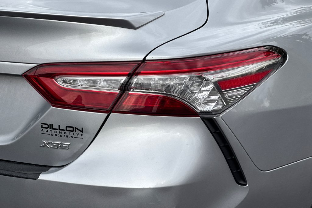 Used 2019 Toyota Camry XSE FWD image 9