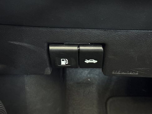 Used 2024 Nissan Kicks SR FWD image 37