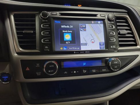 Used 2019 Toyota Highlander Limited Platinum AWD/4WD image 17