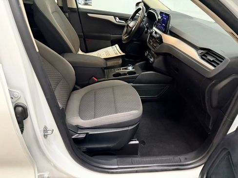 Certified 2020 Ford Escape SE image 48