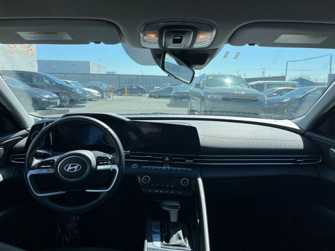 Used 2025 Hyundai Elantra SEL image 34