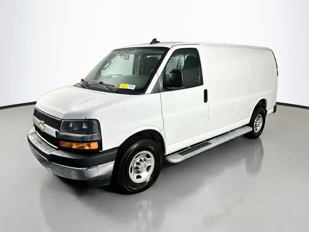 Used 2022 Chevrolet Express 2500 w/ Driver Convenience Package RWD image 3
