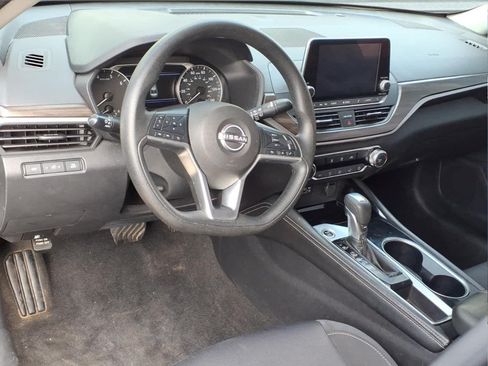 Used 2023 Nissan Altima 2.5 SV FWD image 6