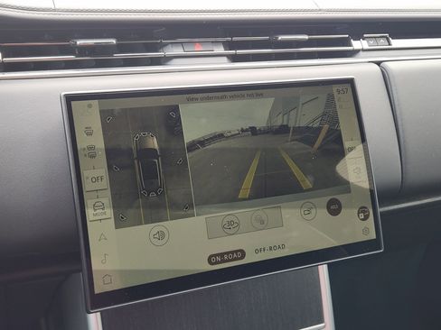 New 2025 Land Rover Range Rover SE image 18