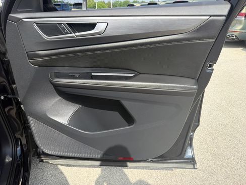 Certified 2025 Volkswagen Atlas Cross Sport SE w/ Panoramic Sunroof Package AWD/4WD image 25