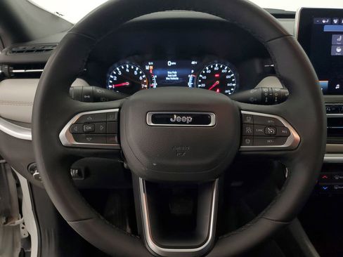 Used 2025 Jeep Compass Limited image 15