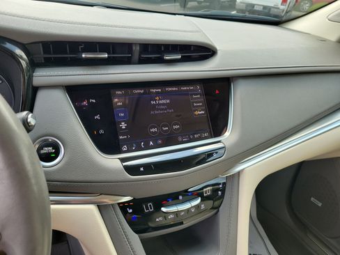 Used 2023 Cadillac XT5 Premium Luxury w/ Technology Package AWD/4WD image 29