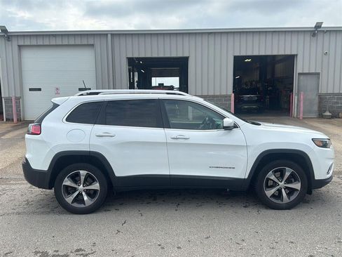 Used 2019 Jeep Cherokee Limited AWD/4WD image 2