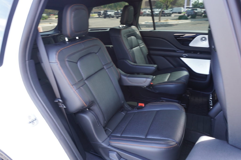 Used 2026 Lincoln Aviator Black Label w/ Jet Appearance Package AWD/4WD image 10