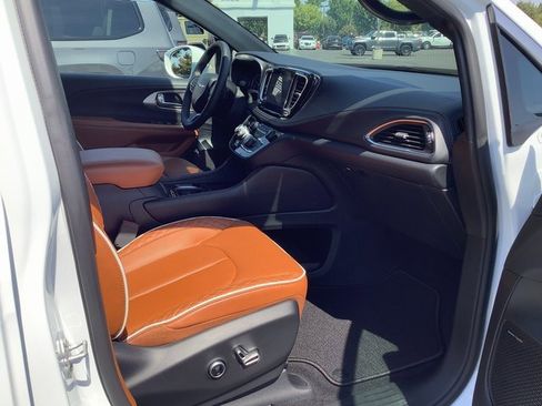 Used 2024 Chrysler Pacifica Pinnacle image 42