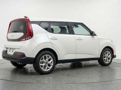Used 2025 Kia Soul LX w/ LX Technology Package image 9