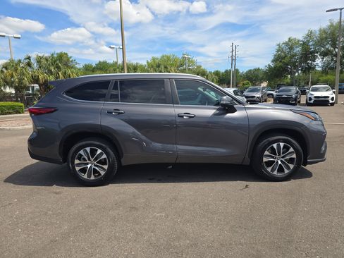 Used 2023 Toyota Highlander XLE image 9