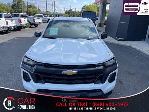 Used 2024 Chevrolet Colorado LT RWD image 2