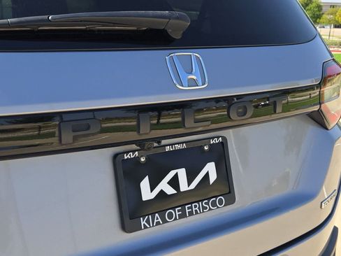 Used 2023 Honda Pilot Touring image 11