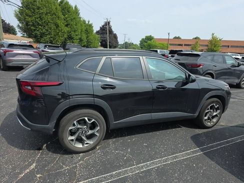 Used 2025 Chevrolet Trax LT w/ Driver Confidence Package FWD image 5