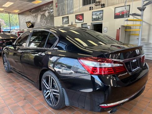 Used 2017 Honda Accord Sport Special Edition image 5