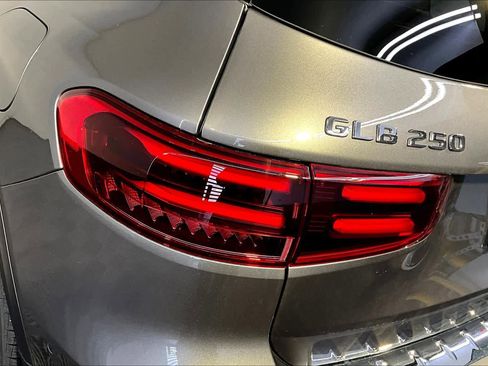 New 2026 Mercedes-Benz GLB 250 4MATIC image 5