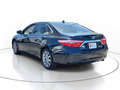 Used 2017 Toyota Camry XLE w/ Moonroof Package image 4