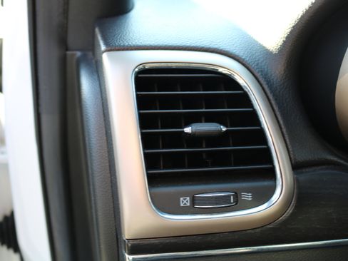 Used 2014 Jeep Grand Cherokee Limited image 19