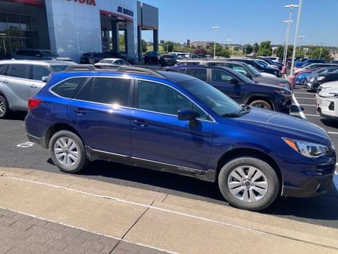 Used 2016 Subaru Outback 2.5i Premium AWD/4WD image 4