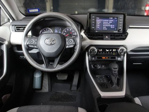 Used 2020 Toyota RAV4 XLE AWD/4WD image 18