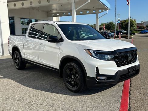Used 2025 Honda Ridgeline Black Edition image 3