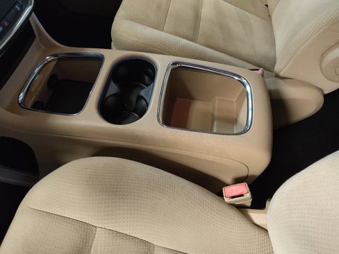 Used 2016 Dodge Grand Caravan SXT FWD image 26
