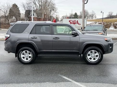 Used 2016 Toyota 4Runner SR5 Premium image 14