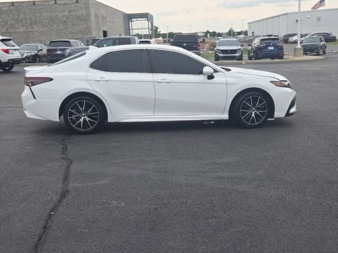 Used 2022 Toyota Camry SE FWD image 9