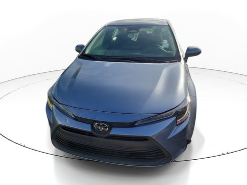 Used 2025 Toyota Corolla LE FWD image 2