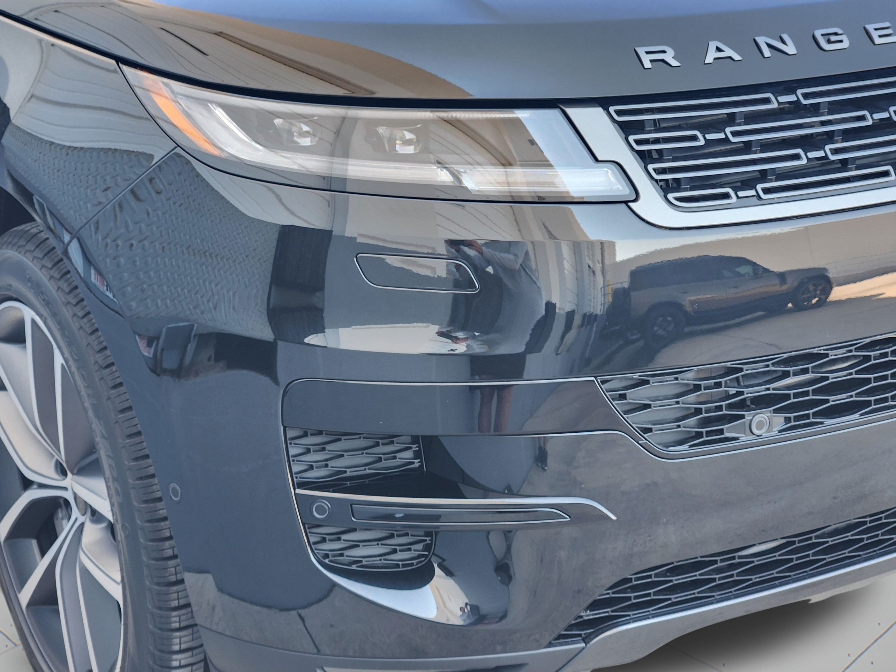 New 2027 Land Rover Range Rover Sport SE AWD/4WD image 27