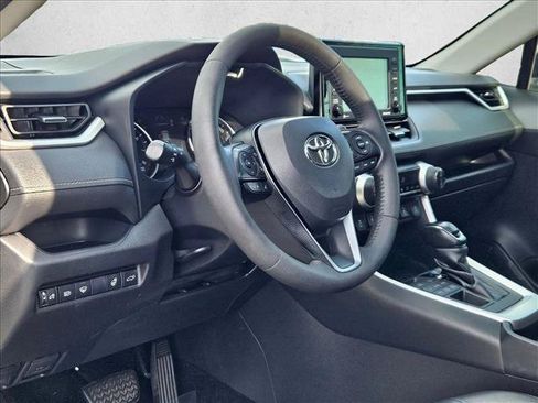 Used 2020 Toyota RAV4 XLE Premium AWD/4WD image 10