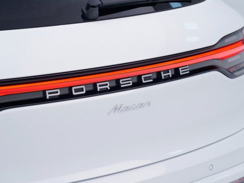 Certified 2026 Porsche Macan AWD/4WD image 13