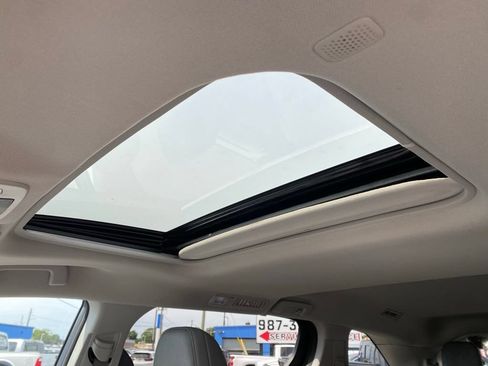 Used 2023 Toyota Sienna XLE FWD image 12