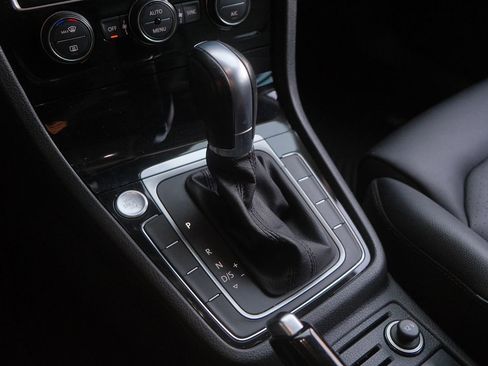 Used 2017 Volkswagen Golf SEL image 25