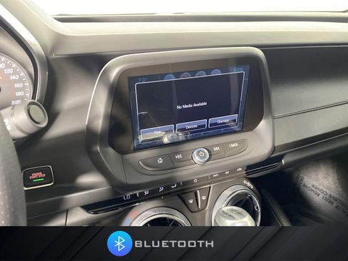 Used 2018 Chevrolet Camaro SS RWD image 4