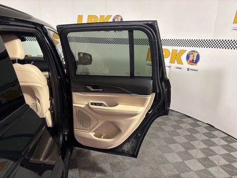 Used 2023 Jeep Grand Cherokee Limited image 32