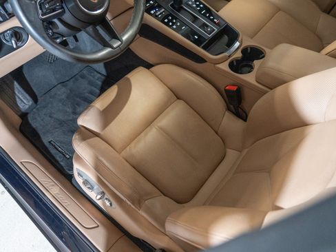 Certified 2023 Porsche Macan AWD/4WD image 14
