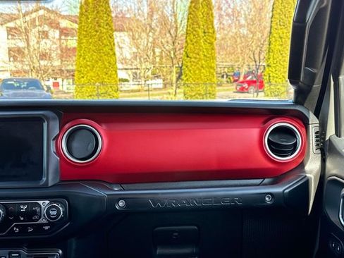 Used 2020 Jeep Wrangler Unlimited Rubicon w/ Advanced Safety Group AWD/4WD image 17