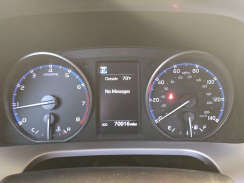 Used 2018 Toyota RAV4 LE image 23