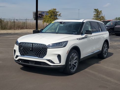 New 2027 Lincoln Aviator AWD image 2