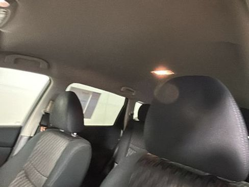 Used 2020 Nissan Rogue S FWD image 12