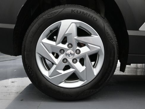 Used 2025 Hyundai Kona SE FWD image 18