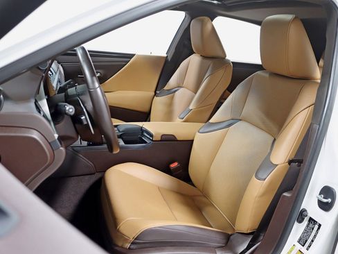 Used 2021 Lexus ES 300h w/ Accessory Package image 24