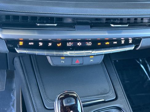 Used 2025 Cadillac XT4 Premium Luxury image 18