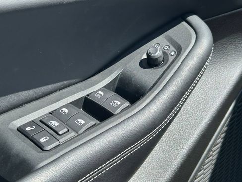 Used 2025 Jeep Grand Cherokee Limited RWD image 23