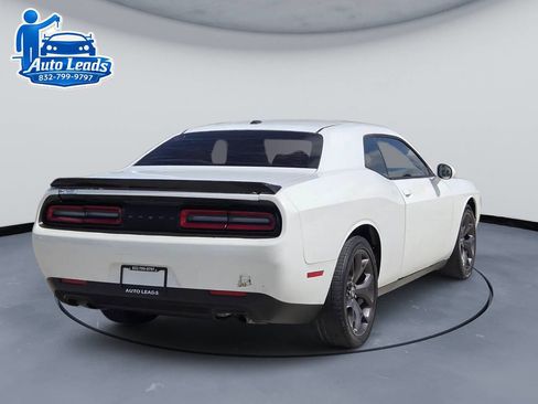 Used 2015 Dodge Challenger SXT RWD image 5