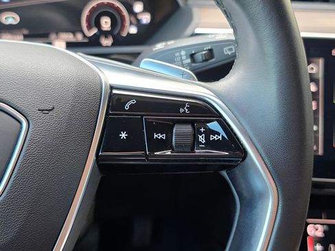 Used 2022 Audi e-tron Premium Plus AWD/4WD image 28